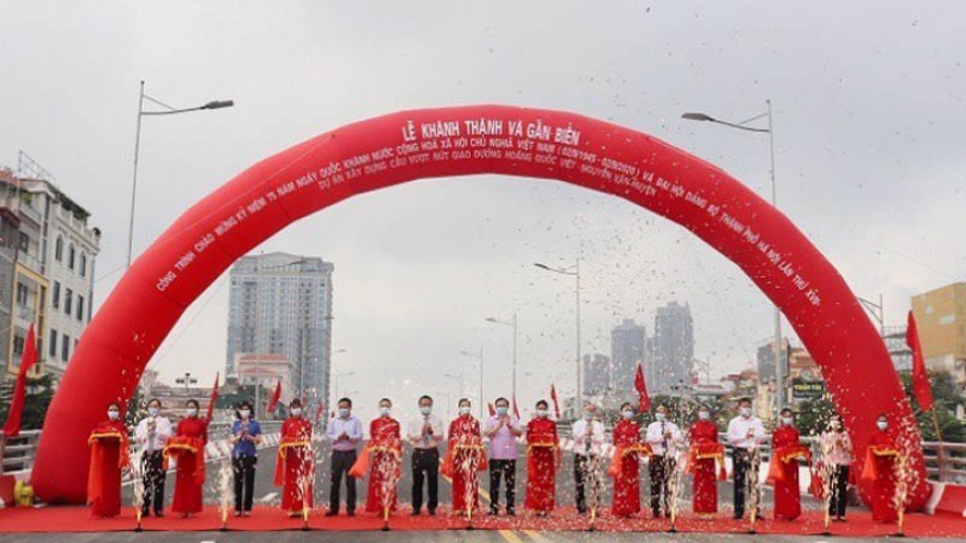 Hanoi welcomes opening of new flyover in Cau Giay district